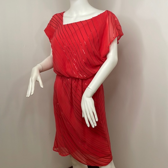 Vince Camuto Dress 6 Knee Length Red Sequins Short Sleeves Lined Point Neck - Picture 1 of 16